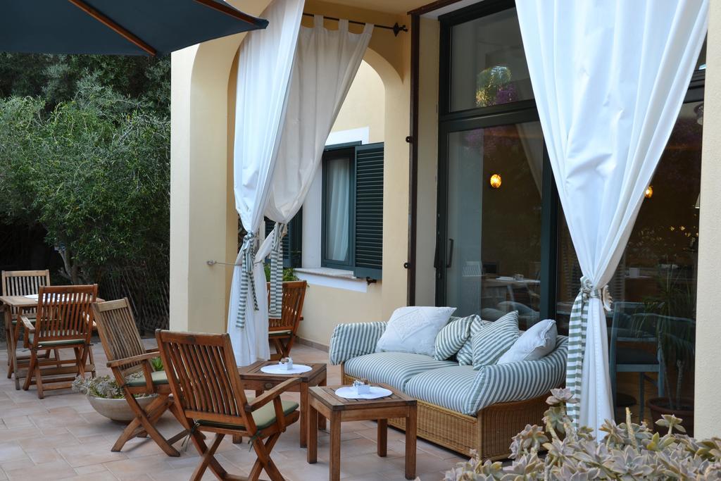Hotel Villa Del Parco Ла Мадалена Екстериор снимка