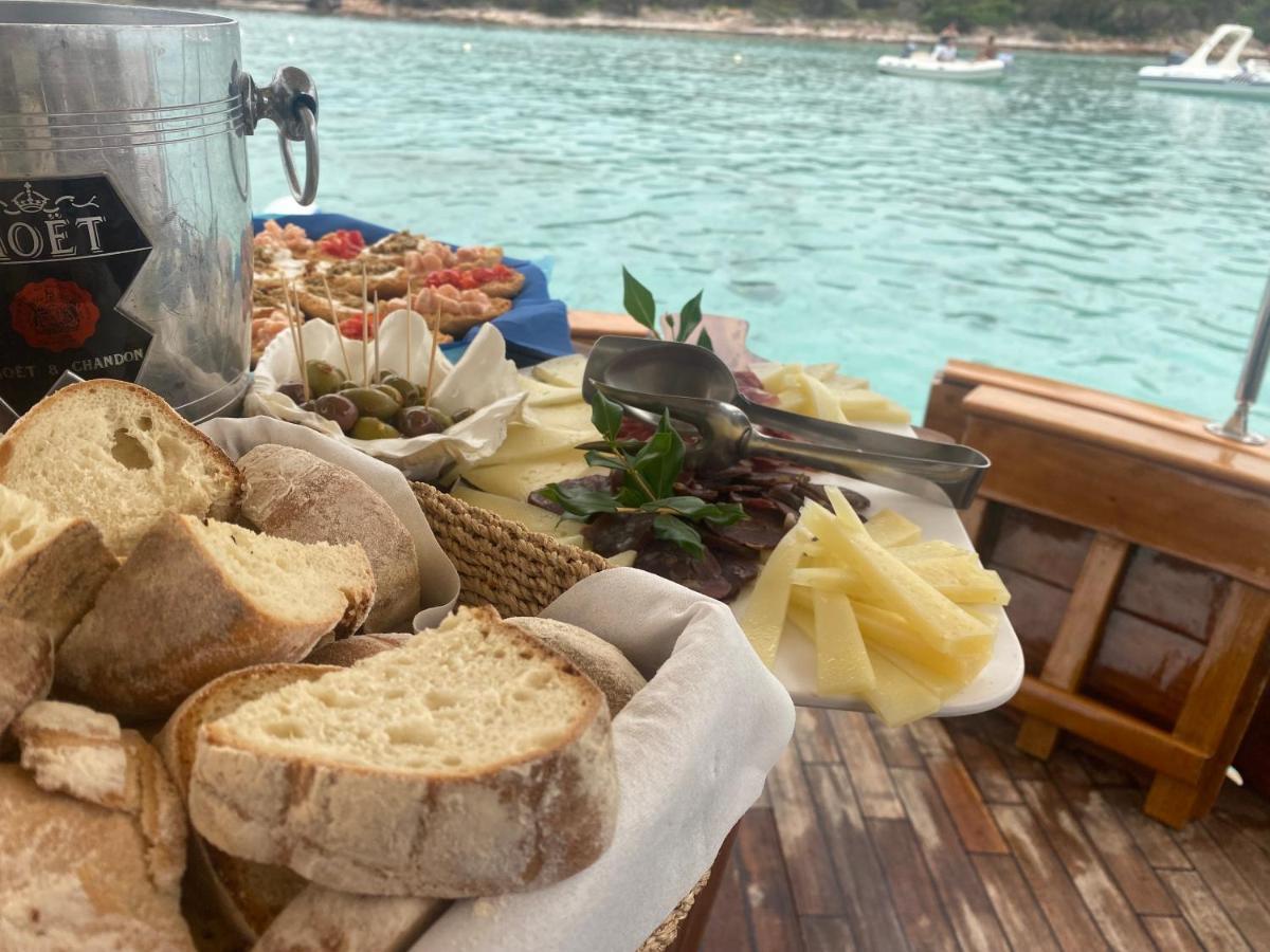 Hotel Villa Del Parco Ла Мадалена Екстериор снимка
