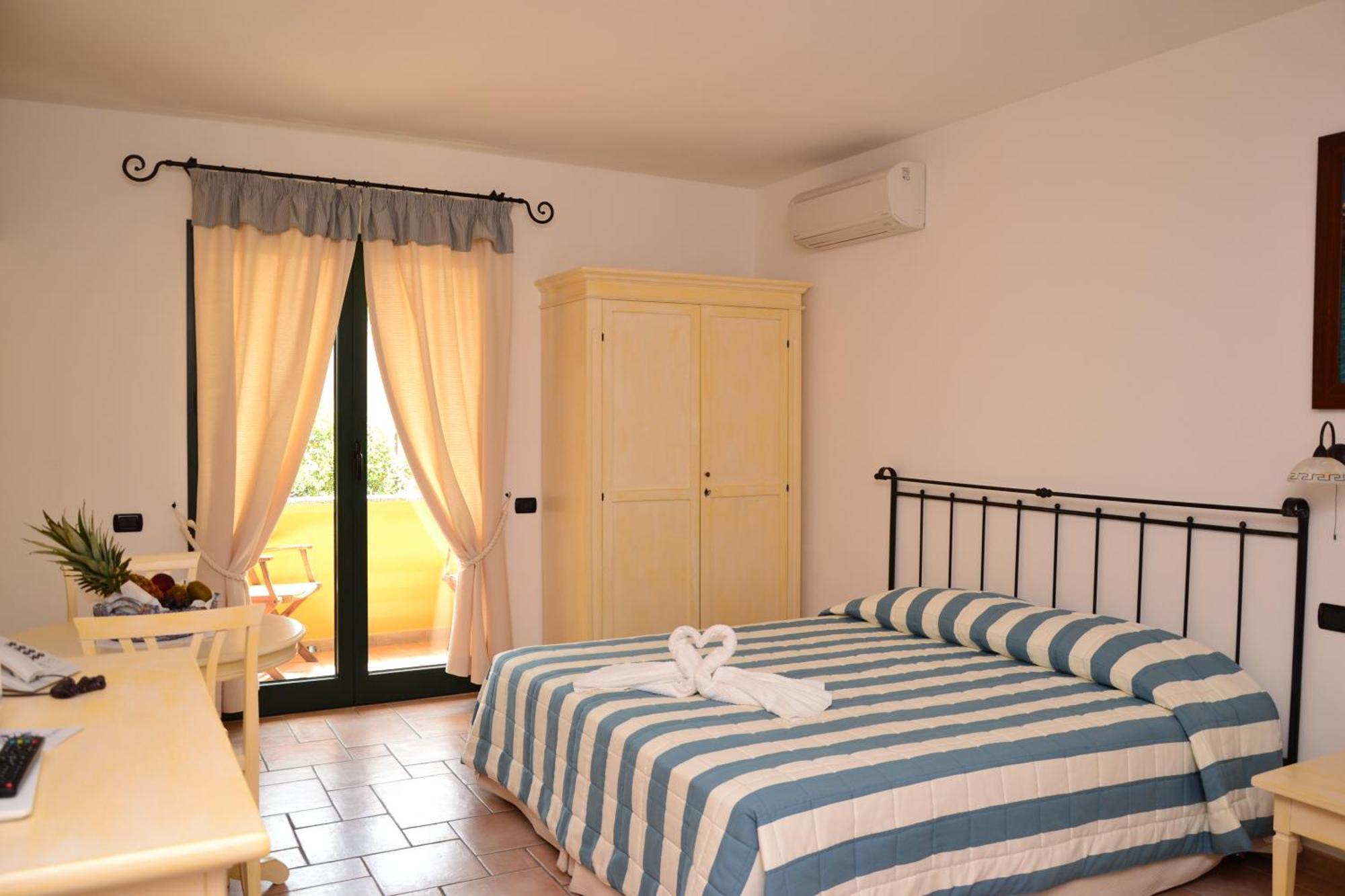 Hotel Villa Del Parco Ла Мадалена Стая снимка