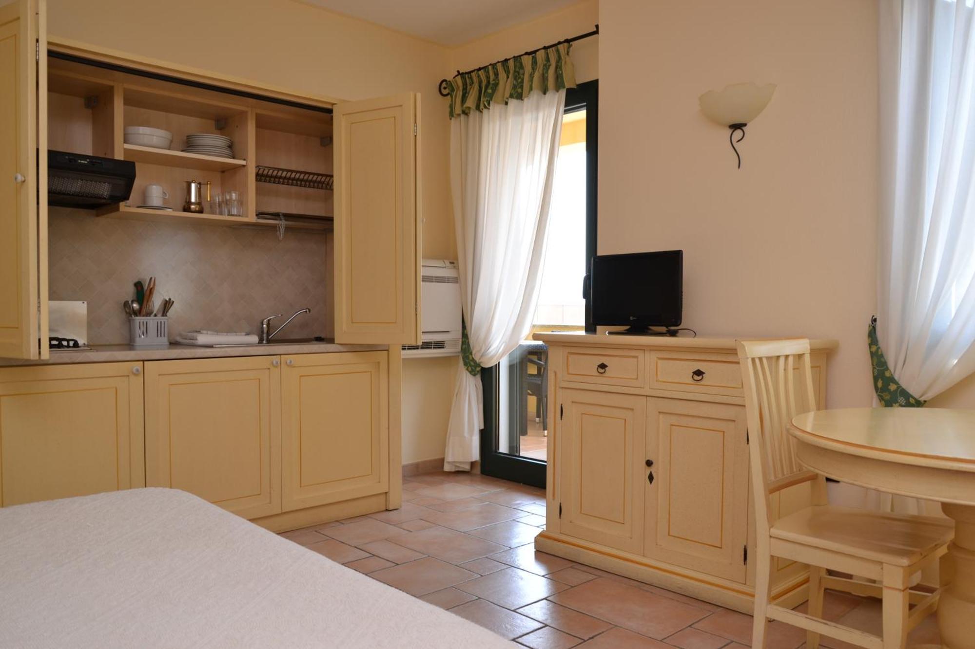 Hotel Villa Del Parco Ла Мадалена Стая снимка