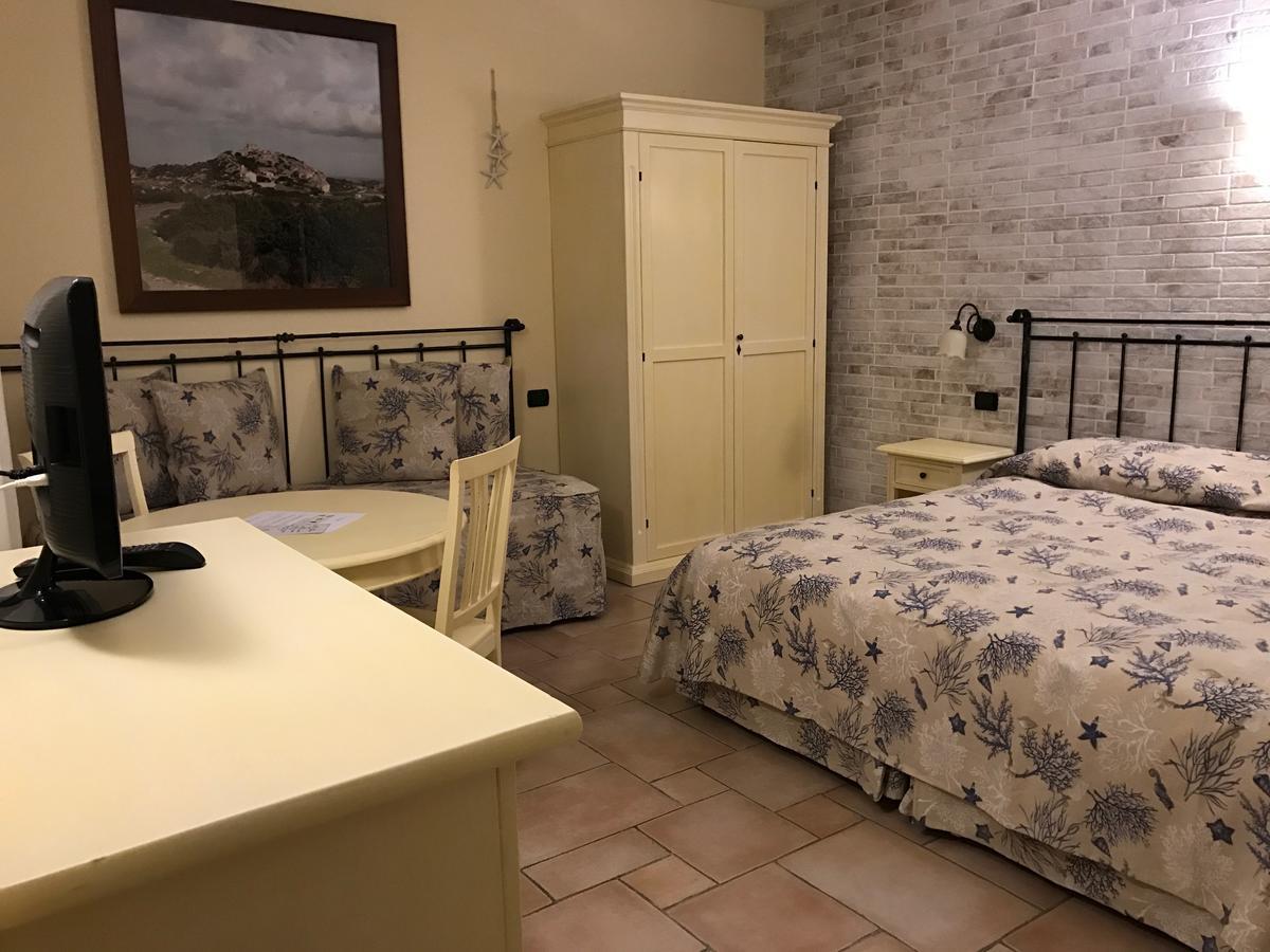 Hotel Villa Del Parco Ла Мадалена Екстериор снимка